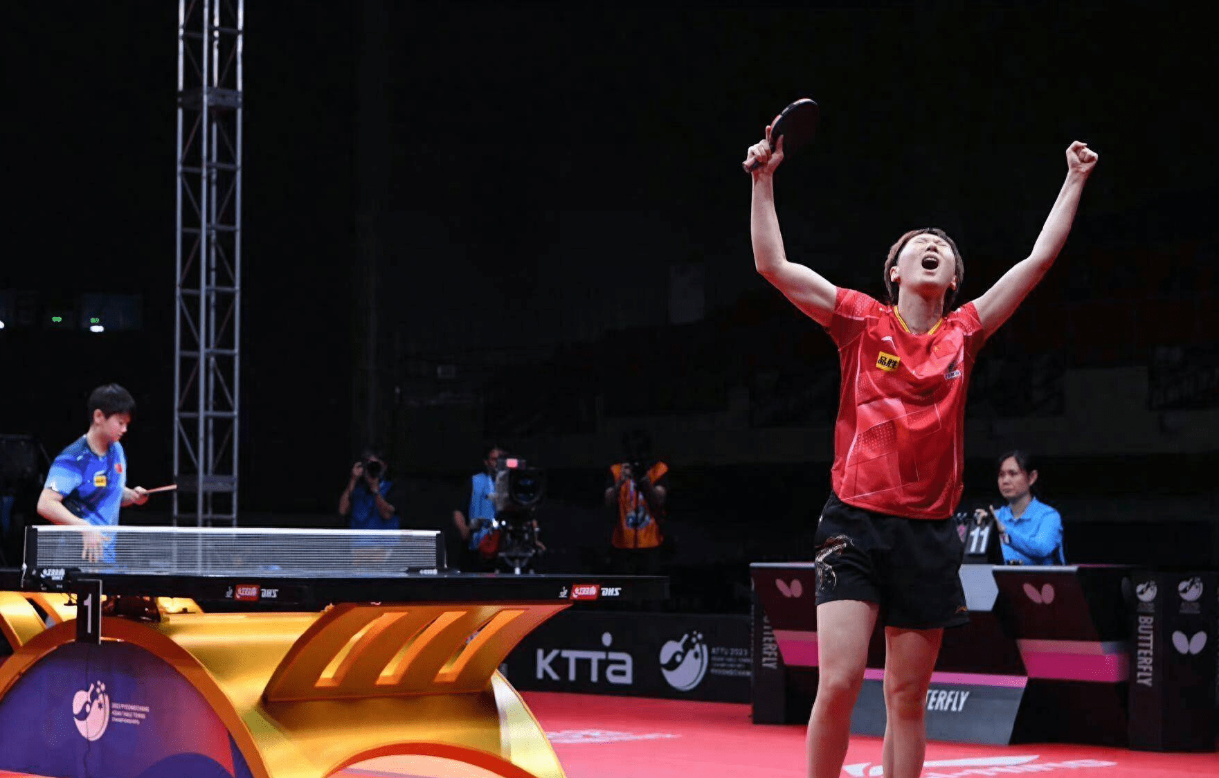 中国队力克马来西亚队，马琳统治全场