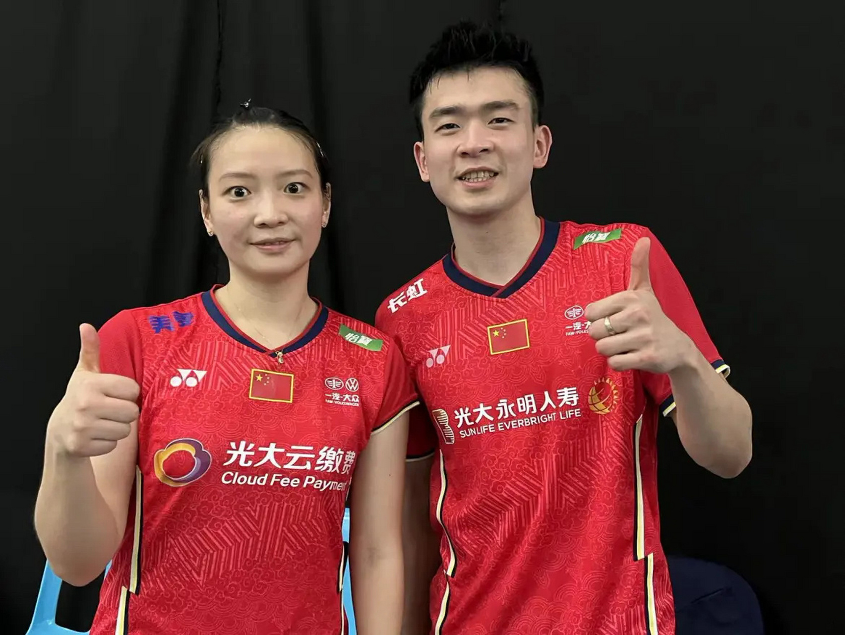 马来西亚队力克韩国队，黄鸭组合点燃赛场